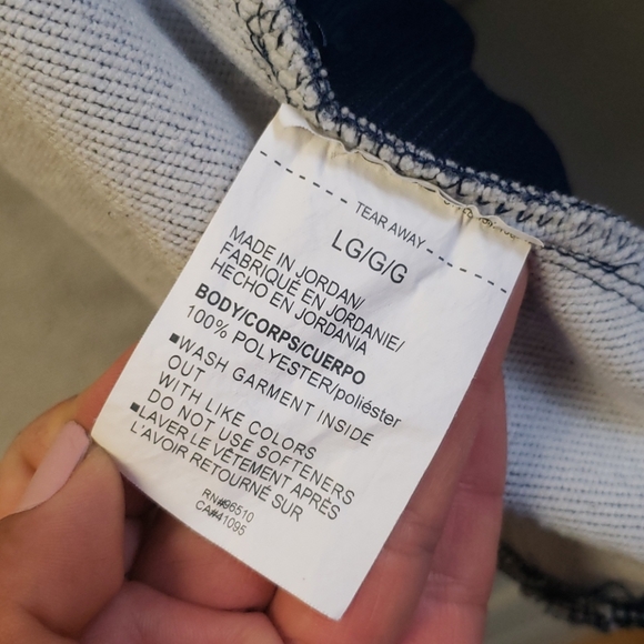 EUC Under Armour Pullover {L} - Picture 10 of 13